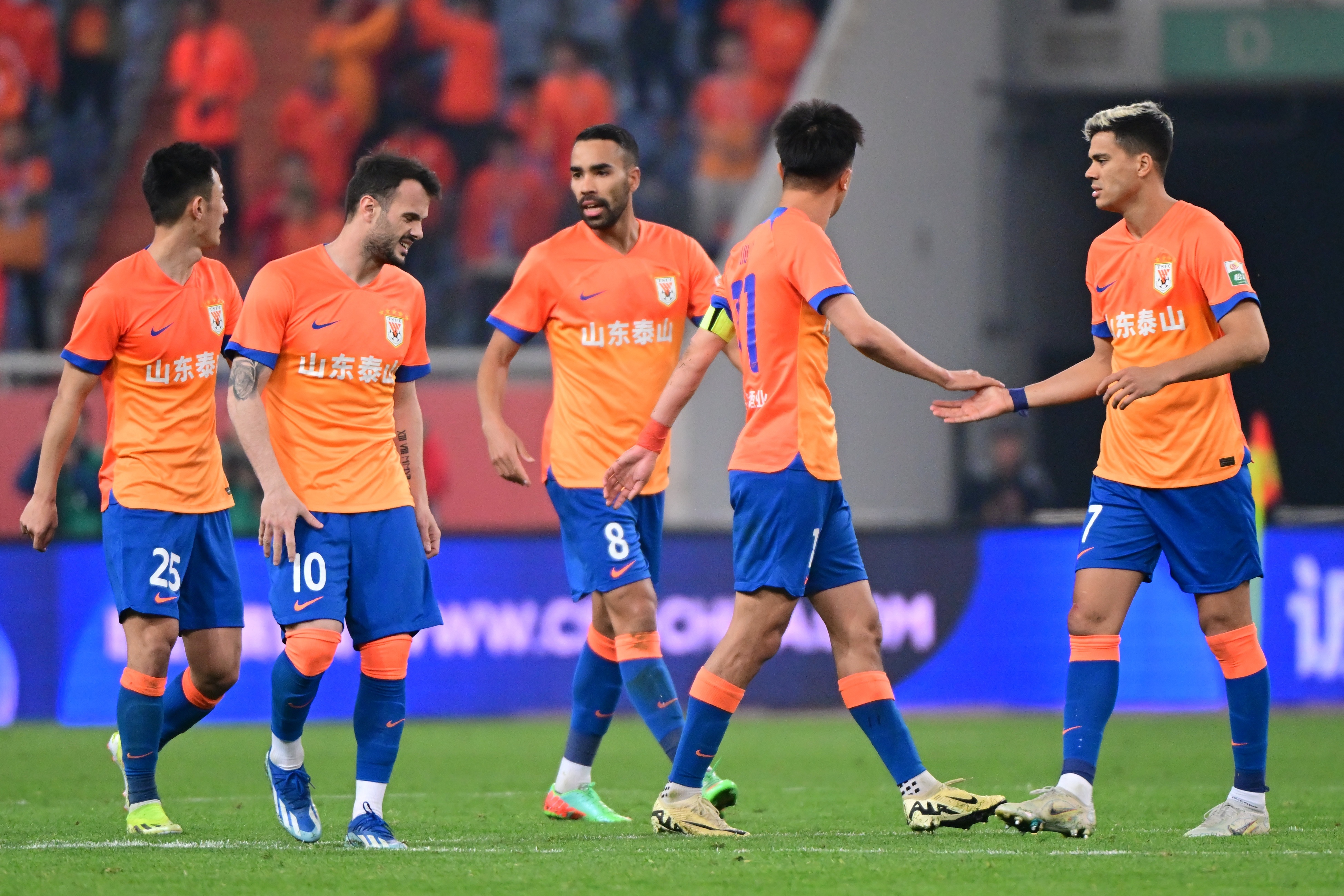 九游体育娱乐-集结日山东泰山调整名单以备意大利杯；篮板制胜环节打磨；气氛紧张；轮换策略成焦点(山东泰山热身赛最新消息)